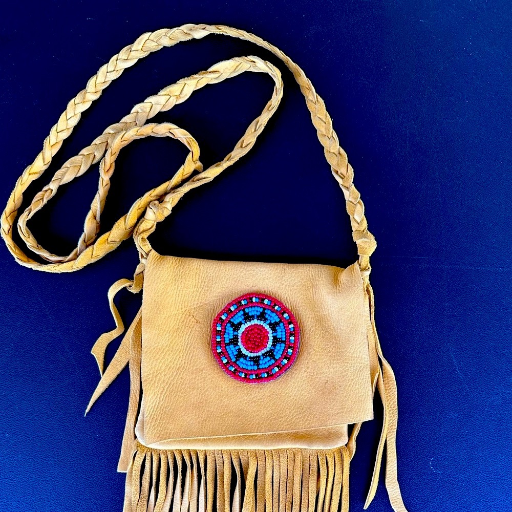 Native American Medicine Bag Navajo (Nab 91)
Leather - Picture 2 of 10
